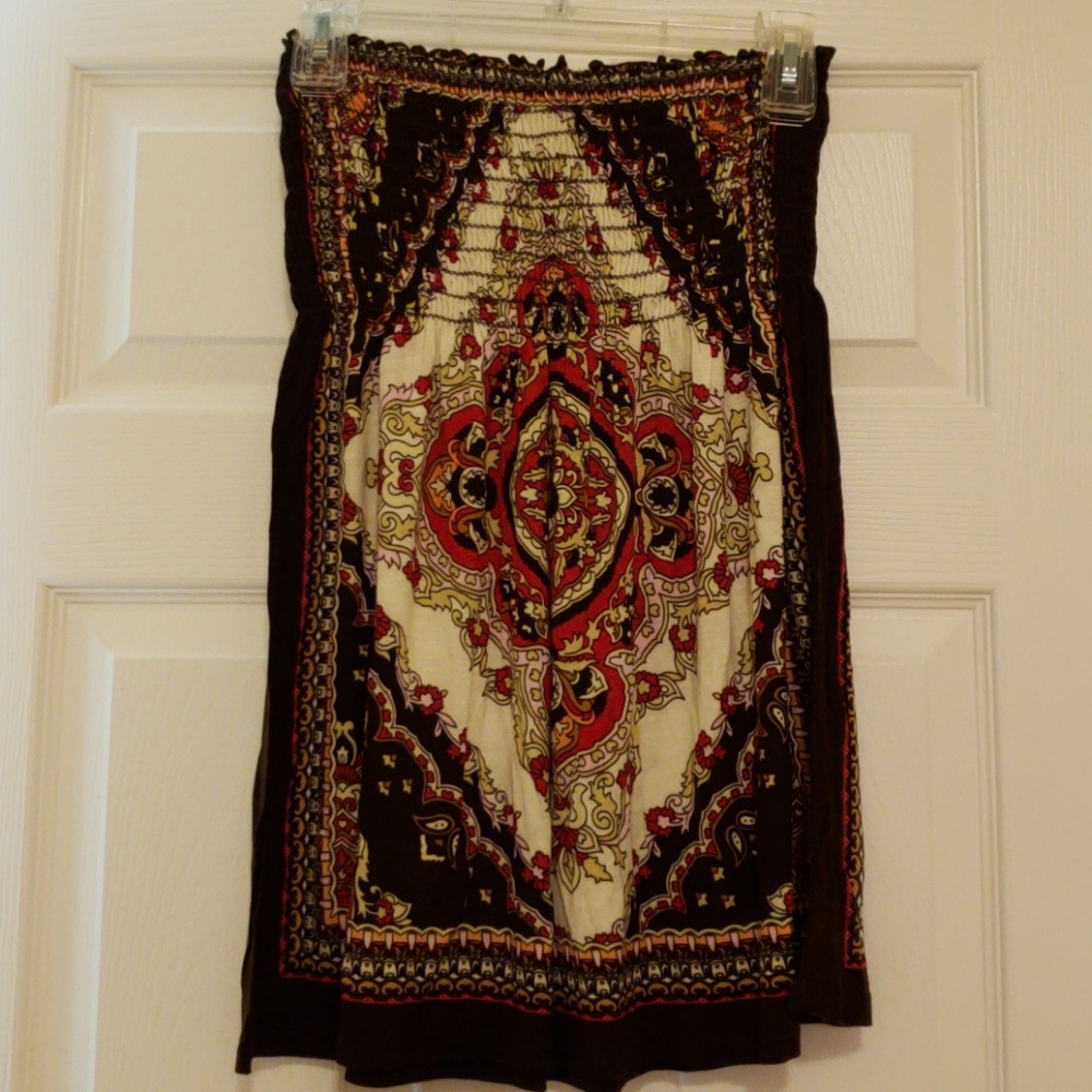 Patterned strapless top